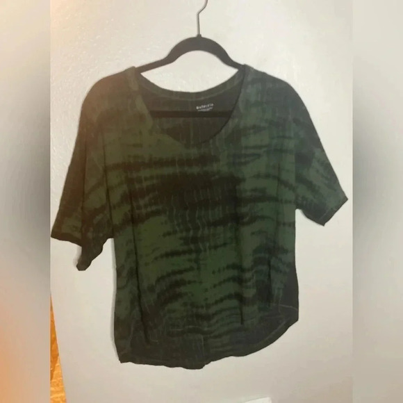 Athleta Boxy Oversized Green Tie Dye Cropped Tee Size Medium - Picture 3 of 5